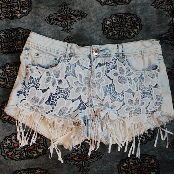 Lace shorts - Picture 2 of 3